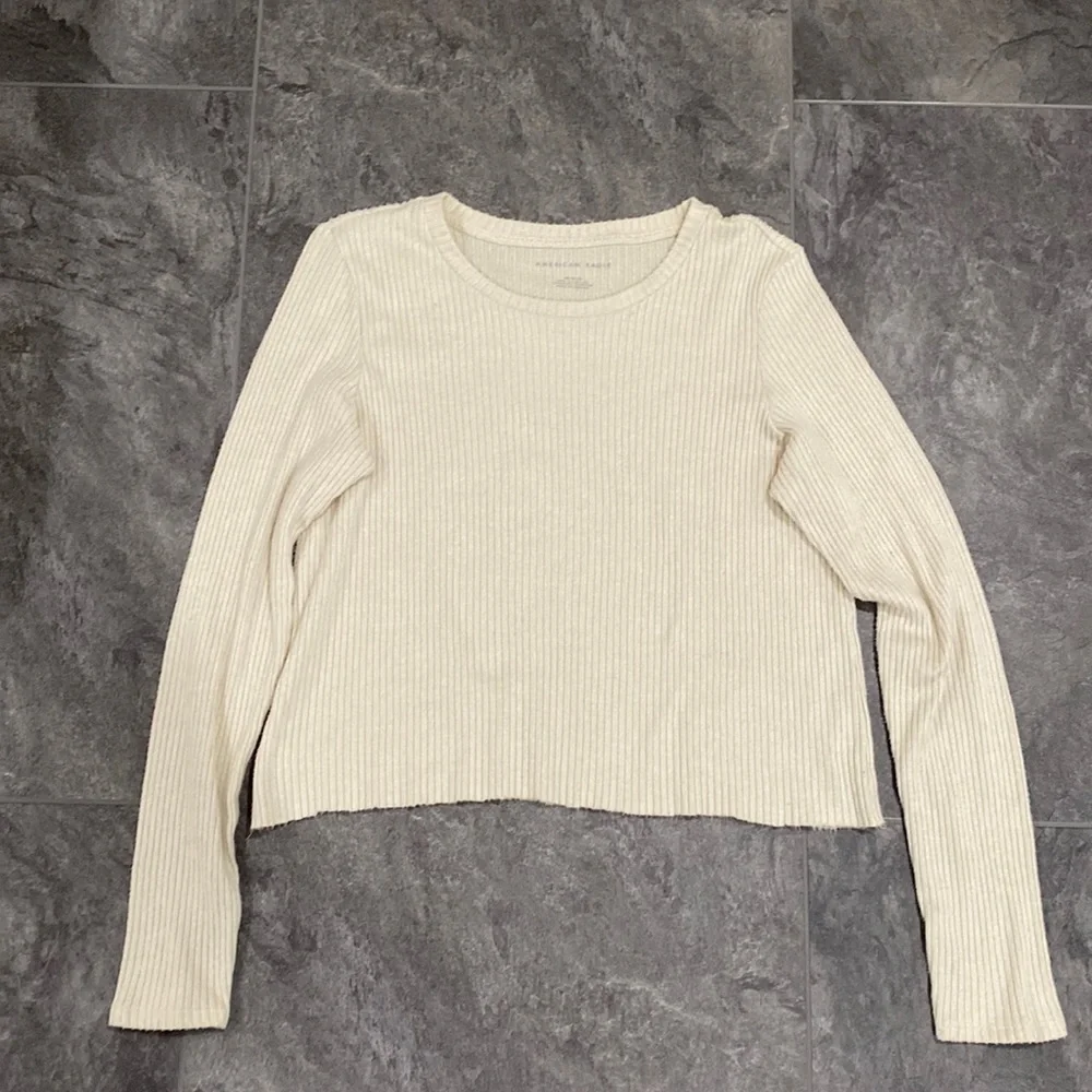 American Eagle Cropped Cream Ribbed Top - Picture 2 of 6